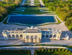 Schonbrunn Palace Vienna: Small-group Guided Tour with Priority Entrance